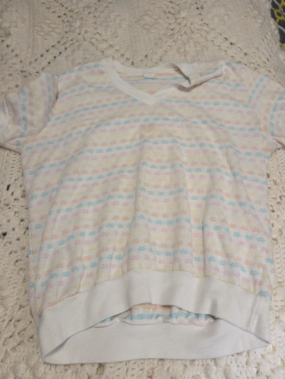 Vintage Women’s V-Neck Lightweight Pastel Stripe Sweater - White